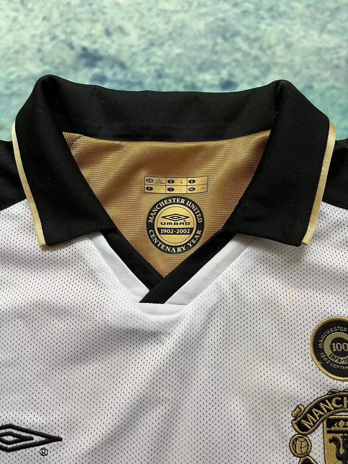 RETRO MANCHESTER UNITED 2001(100 YEARS SPECIAL JERSEY)