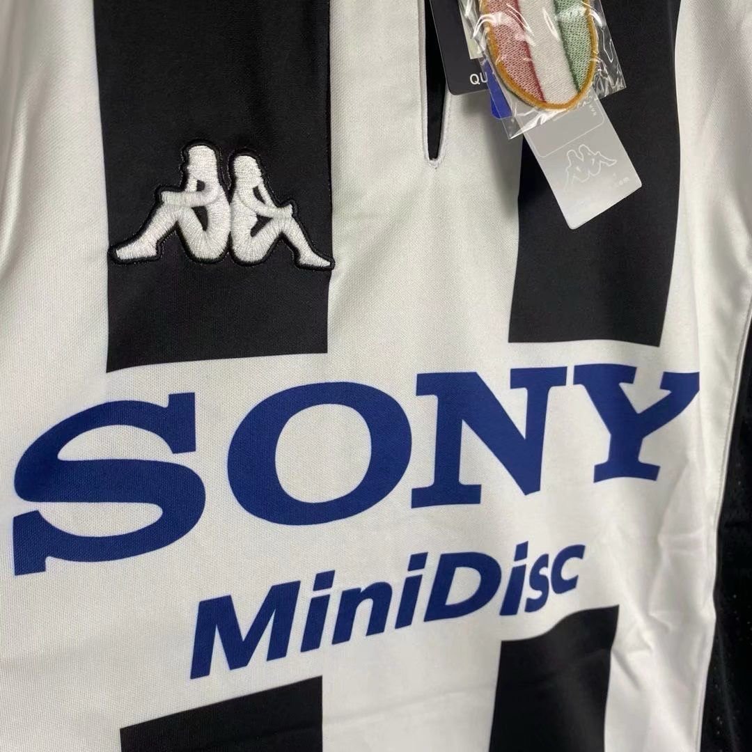 Retro Juventus Home 97/98